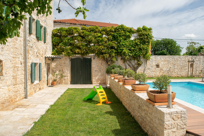 Join us and become a part of the Neroli Place story, Neroli Place with heated pool and sauna, Svetvinčenat, Istria, Croatia Svetvinčenat